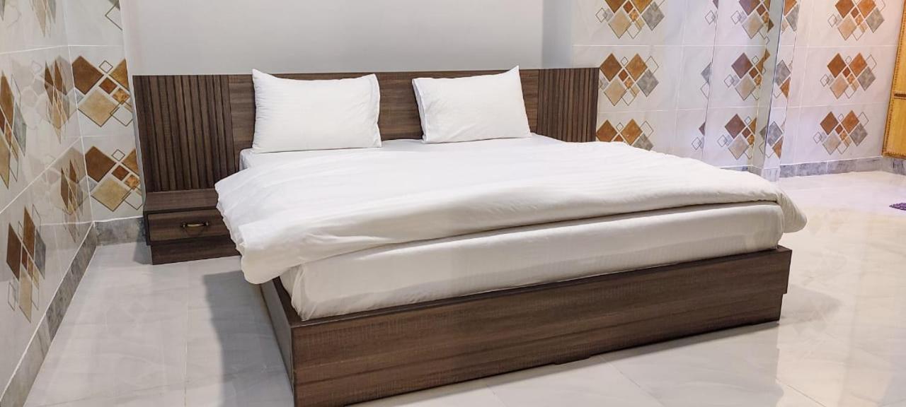 Swat Guest House Mingora Bagian luar foto