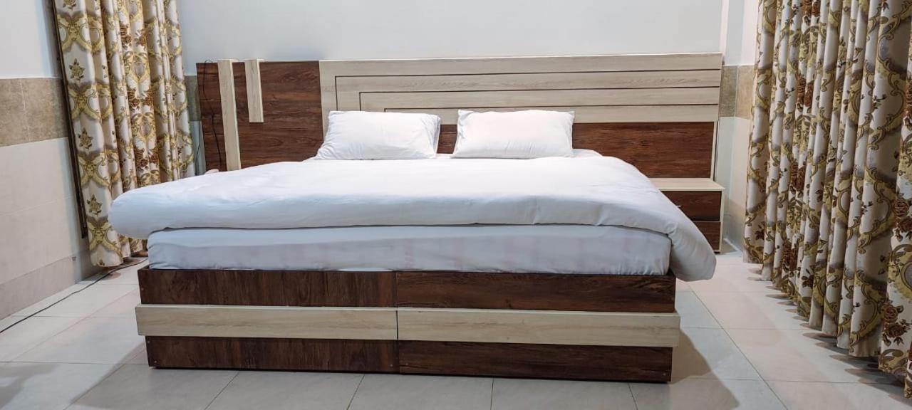 Swat Guest House Mingora Bagian luar foto
