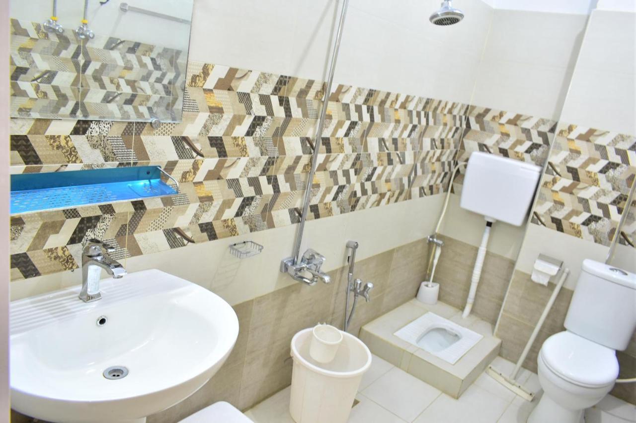 Swat Guest House Mingora Bagian luar foto